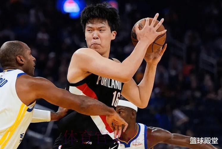 杨瀚森高开低走!首节攻守存在感拉满,次节灾难性,篮板保护太差 杨瀚森高开低走!首节攻守存在感拉满,次节灾难性,篮板保护太差